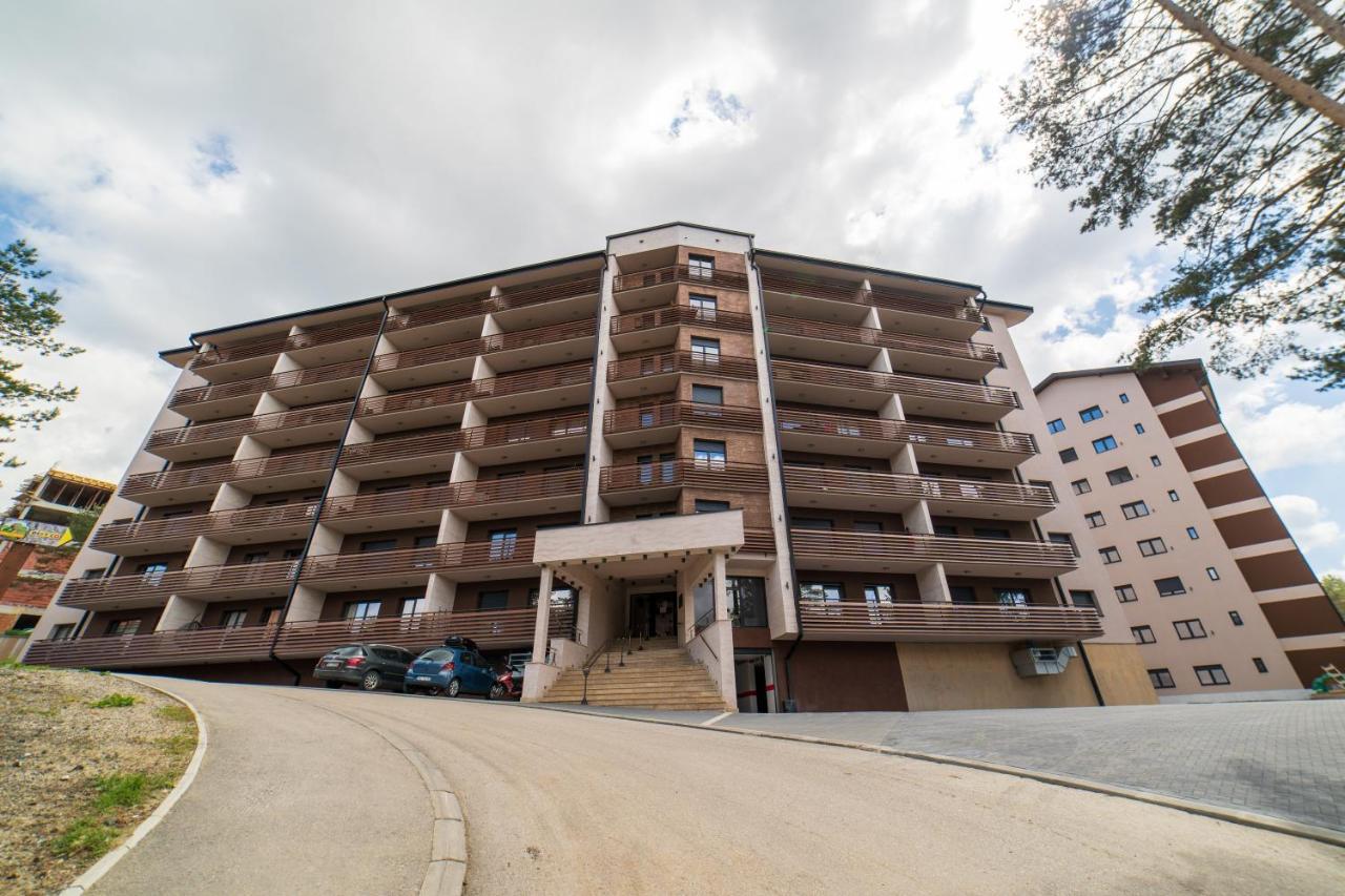 Vila Pekovic, Pine Trees View Apartment With Big Balcony In The Center Of Zlatibor! Buitenkant foto